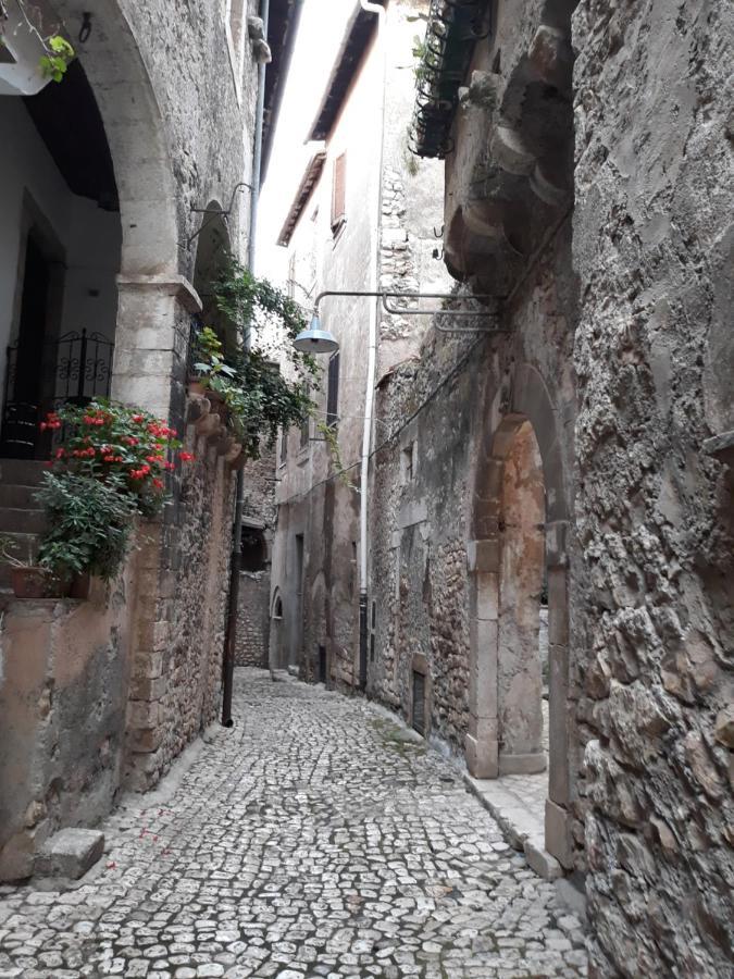 Ferienwohnung Antico Oratorio Dei Razza Sermoneta Exterior foto