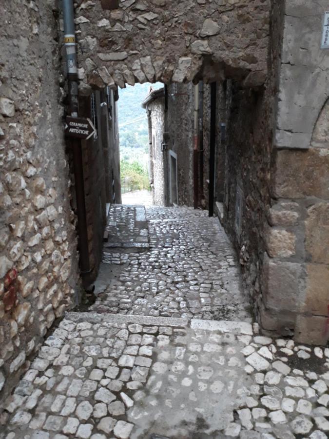 Ferienwohnung Antico Oratorio Dei Razza Sermoneta Exterior foto