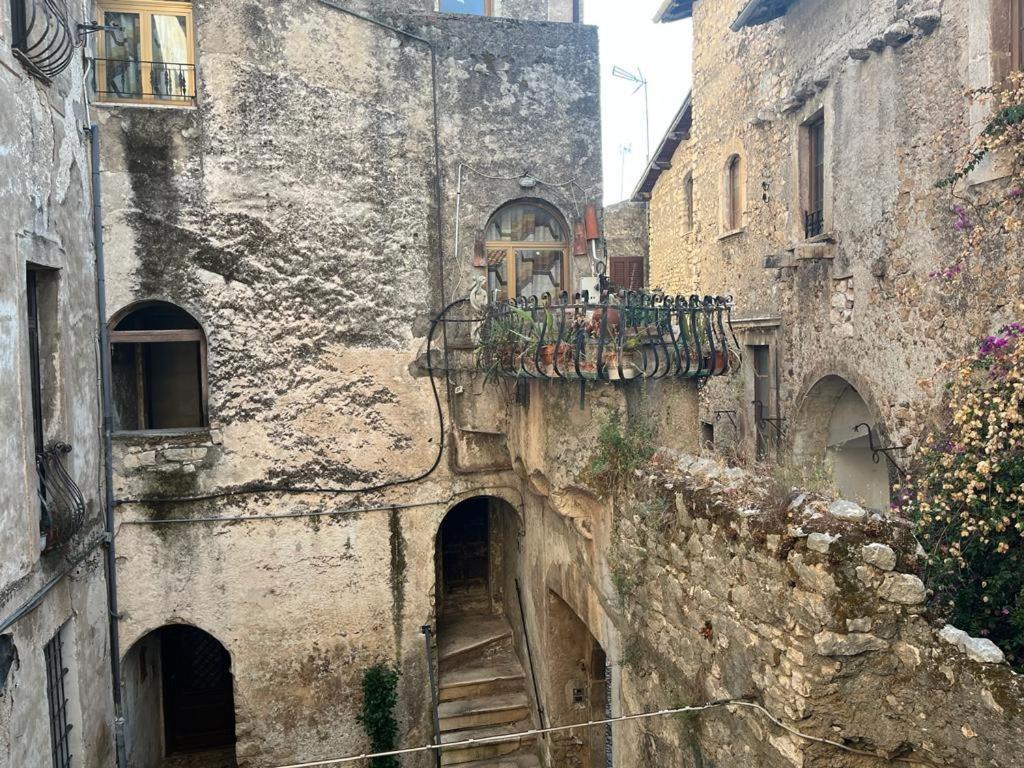 Ferienwohnung Antico Oratorio Dei Razza Sermoneta Exterior foto