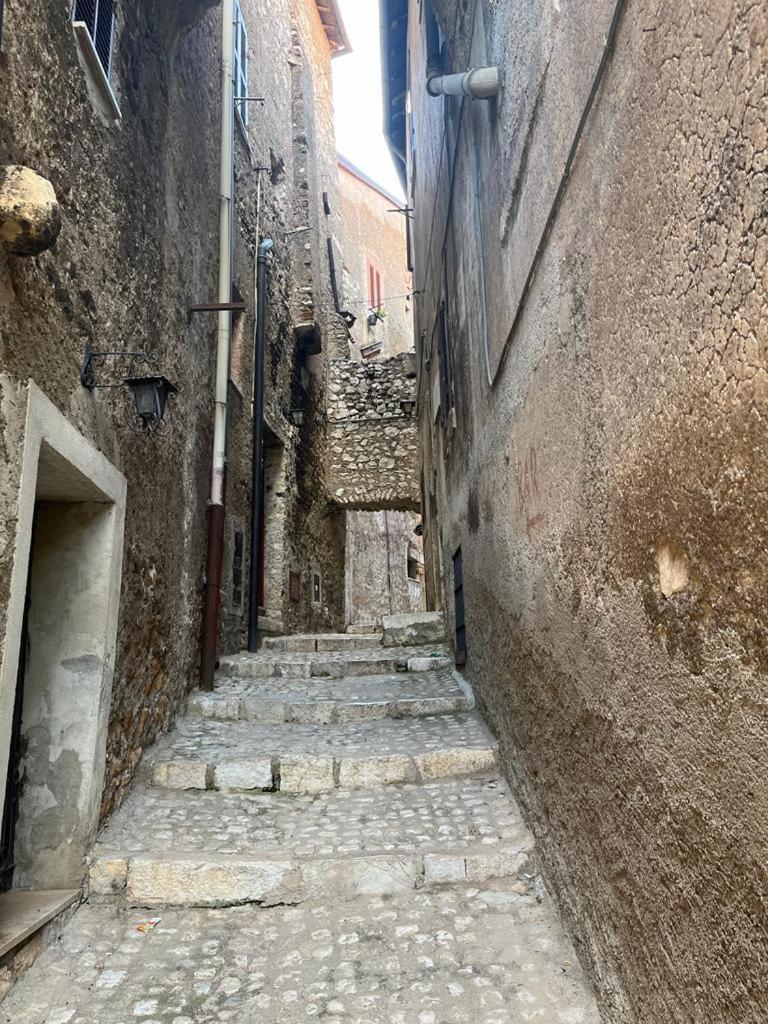 Ferienwohnung Antico Oratorio Dei Razza Sermoneta Exterior foto